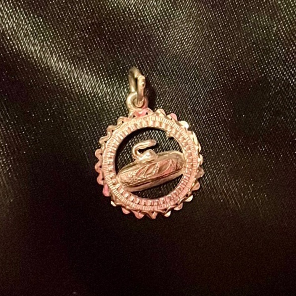 90’s Vintage Silvertone Curling Rock in Ring Necklace Pendant or Bracelet Charm